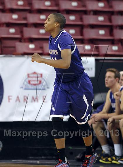 Thumbnail 2 in St. Augustine vs. Sacred Heart Cathedral (CIF State D3 Final) photogallery.