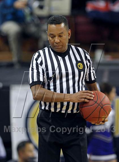 Thumbnail 2 in St. Augustine vs. Sacred Heart Cathedral (CIF State D3 Final) photogallery.