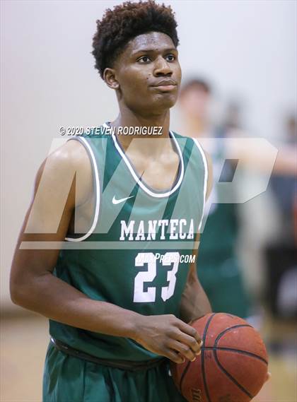 Thumbnail 1 in Clovis East vs. Manteca photogallery.