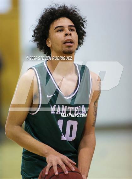 Thumbnail 1 in Clovis East vs. Manteca photogallery.
