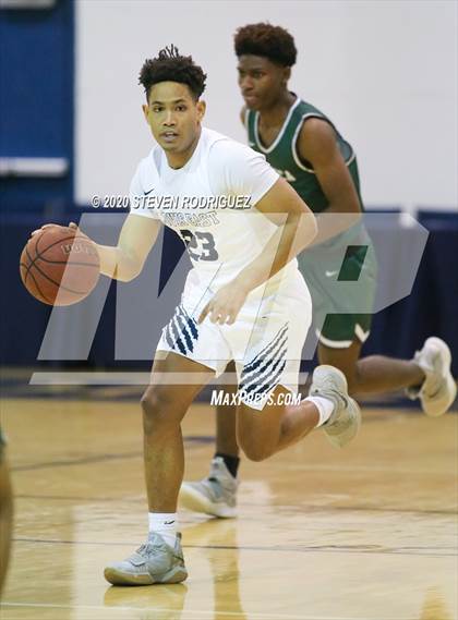 Thumbnail 3 in Clovis East vs. Manteca photogallery.