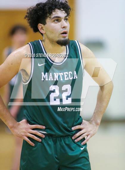 Thumbnail 1 in Clovis East vs. Manteca photogallery.