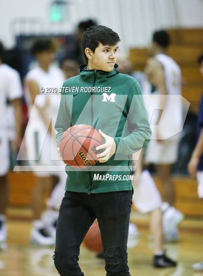 Thumbnail 2 in Clovis East vs. Manteca photogallery.