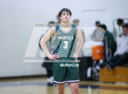 Thumbnail 3 in Clovis East vs. Manteca photogallery.