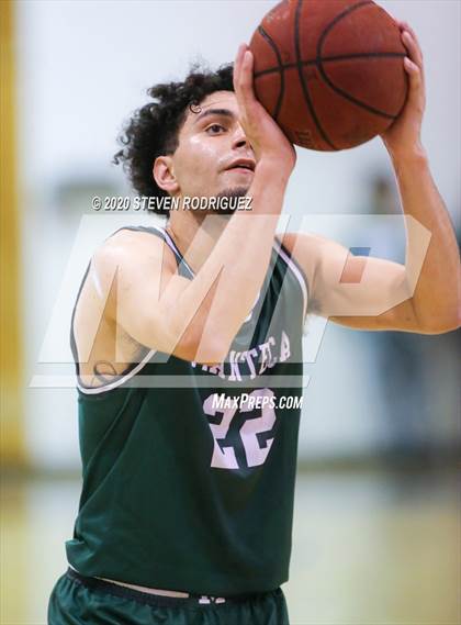 Thumbnail 2 in Clovis East vs. Manteca photogallery.