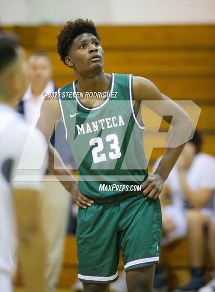 Thumbnail 3 in Clovis East vs. Manteca photogallery.