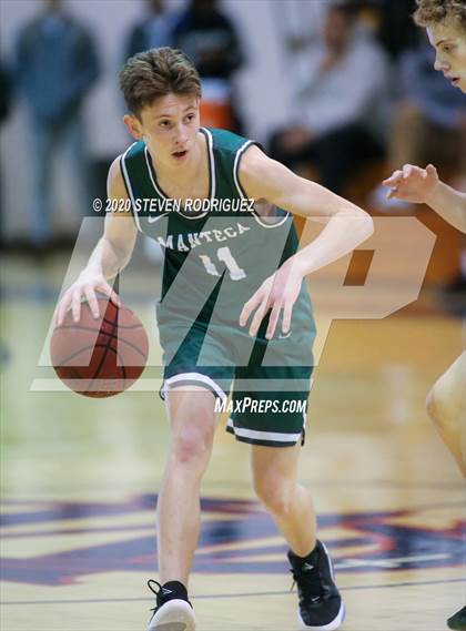 Thumbnail 1 in Clovis East vs. Manteca photogallery.