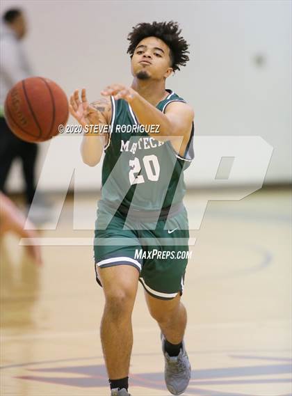Thumbnail 1 in Clovis East vs. Manteca photogallery.