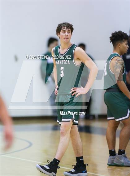 Thumbnail 3 in Clovis East vs. Manteca photogallery.