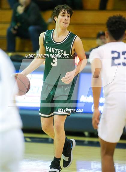 Thumbnail 2 in Clovis East vs. Manteca photogallery.