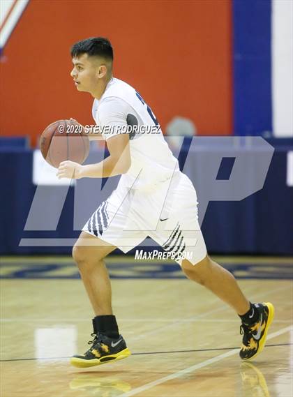 Thumbnail 2 in Clovis East vs. Manteca photogallery.