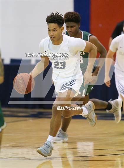 Thumbnail 2 in Clovis East vs. Manteca photogallery.