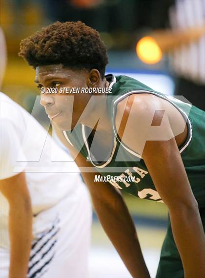 Thumbnail 3 in Clovis East vs. Manteca photogallery.