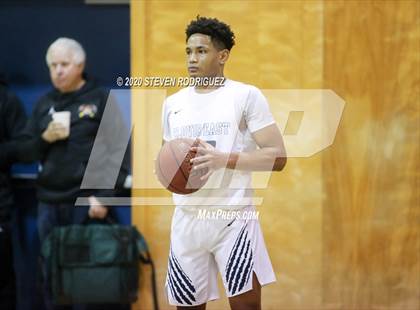 Thumbnail 2 in Clovis East vs. Manteca photogallery.