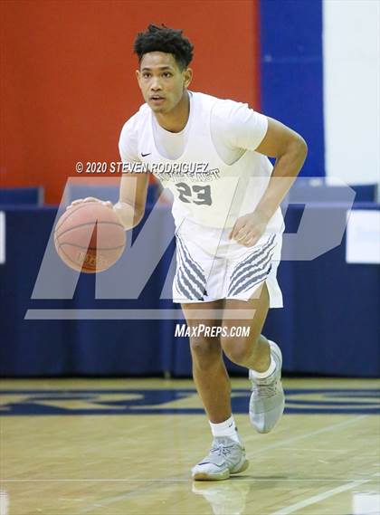 Thumbnail 3 in Clovis East vs. Manteca photogallery.