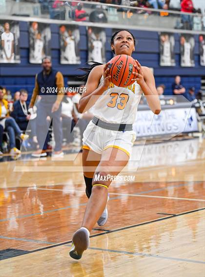 Thumbnail 1 in La Vega vs Madisonville (UIL 4A Reg III Final) photogallery.