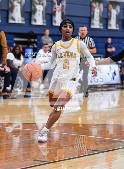 Thumbnail 3 in La Vega vs Madisonville (UIL 4A Reg III Final) photogallery.