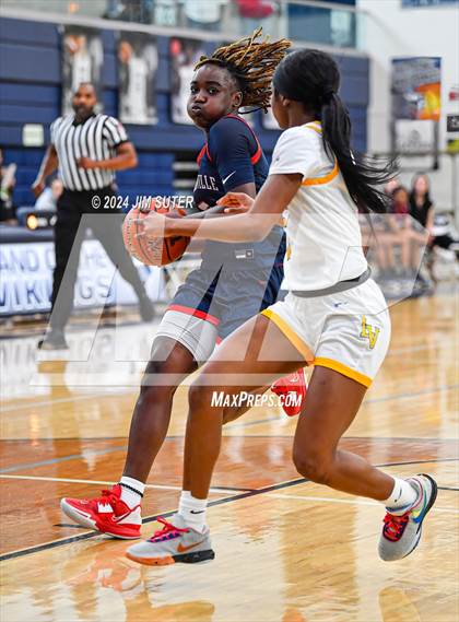 Thumbnail 1 in La Vega vs Madisonville (UIL 4A Reg III Final) photogallery.