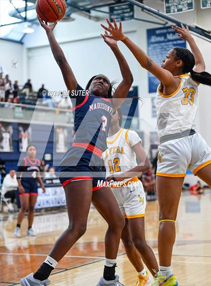 Thumbnail 1 in La Vega vs Madisonville (UIL 4A Reg III Final) photogallery.