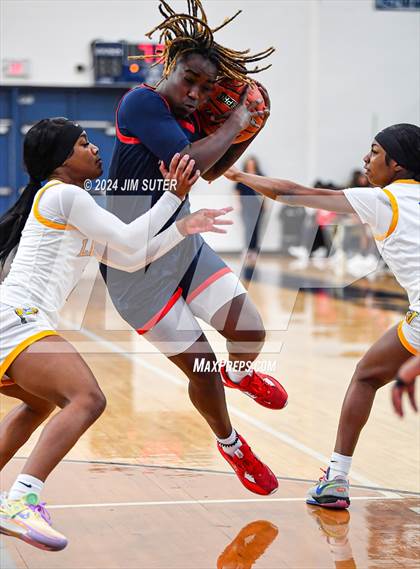 Thumbnail 1 in La Vega vs Madisonville (UIL 4A Reg III Final) photogallery.