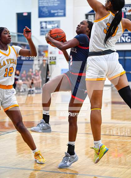 Thumbnail 2 in La Vega vs Madisonville (UIL 4A Reg III Final) photogallery.