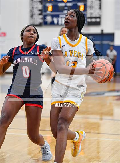 Thumbnail 1 in La Vega vs Madisonville (UIL 4A Reg III Final) photogallery.