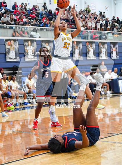 Thumbnail 3 in La Vega vs Madisonville (UIL 4A Reg III Final) photogallery.