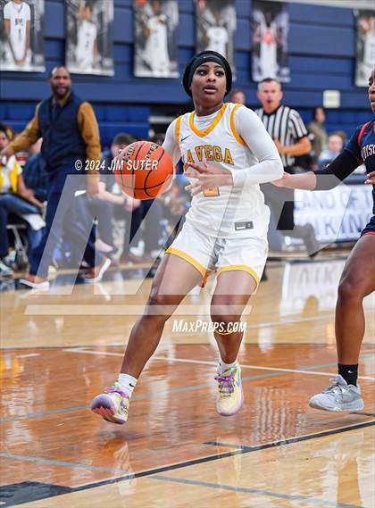 Thumbnail 2 in La Vega vs Madisonville (UIL 4A Reg III Final) photogallery.