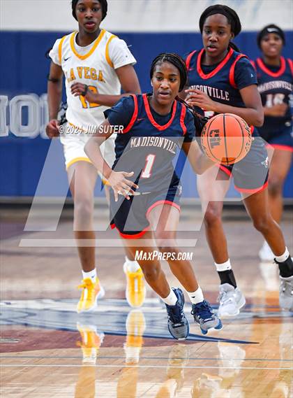 Thumbnail 1 in La Vega vs Madisonville (UIL 4A Reg III Final) photogallery.