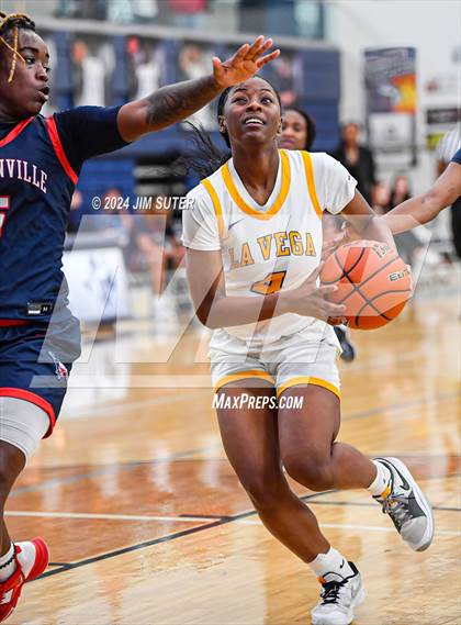 Thumbnail 2 in La Vega vs Madisonville (UIL 4A Reg III Final) photogallery.