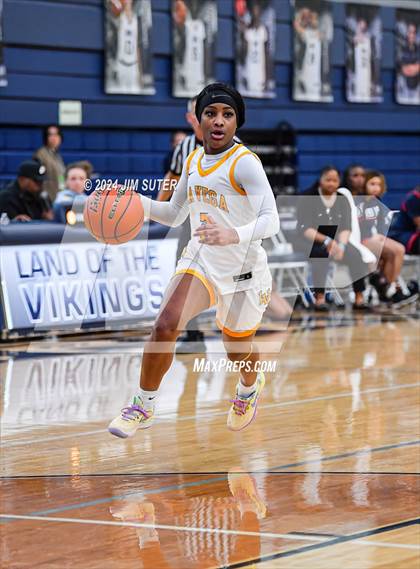 Thumbnail 2 in La Vega vs Madisonville (UIL 4A Reg III Final) photogallery.