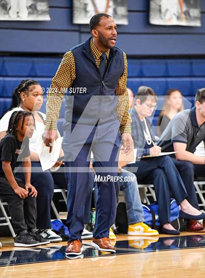 Thumbnail 1 in La Vega vs Madisonville (UIL 4A Reg III Final) photogallery.