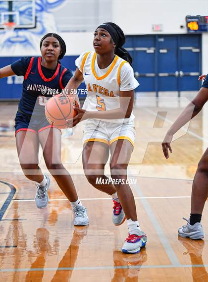 Thumbnail 2 in La Vega vs Madisonville (UIL 4A Reg III Final) photogallery.