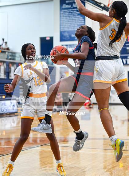 Thumbnail 3 in La Vega vs Madisonville (UIL 4A Reg III Final) photogallery.