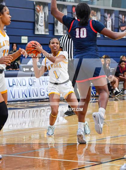Thumbnail 2 in La Vega vs Madisonville (UIL 4A Reg III Final) photogallery.