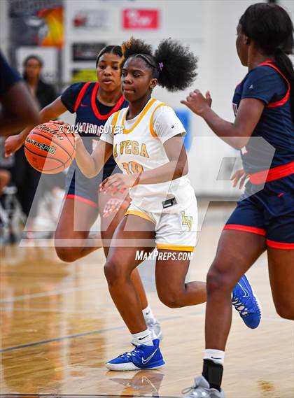 Thumbnail 1 in La Vega vs Madisonville (UIL 4A Reg III Final) photogallery.