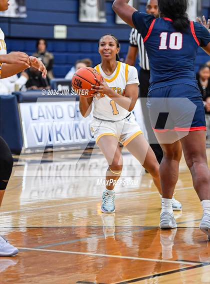 Thumbnail 1 in La Vega vs Madisonville (UIL 4A Reg III Final) photogallery.
