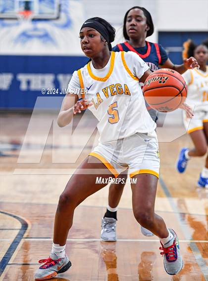 Thumbnail 2 in La Vega vs Madisonville (UIL 4A Reg III Final) photogallery.