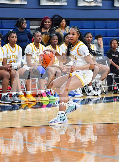 Thumbnail 1 in La Vega vs Madisonville (UIL 4A Reg III Final) photogallery.