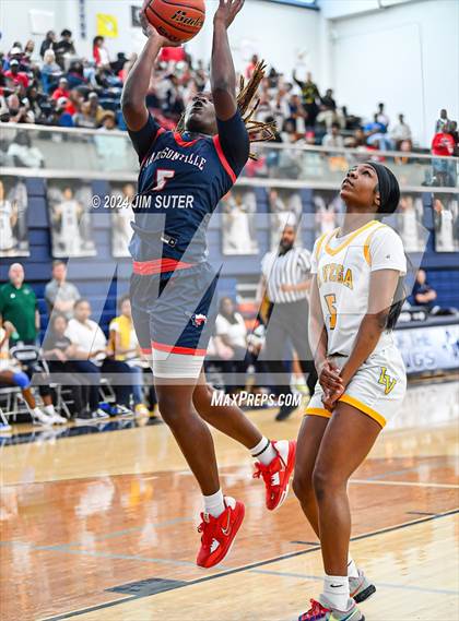 Thumbnail 2 in La Vega vs Madisonville (UIL 4A Reg III Final) photogallery.