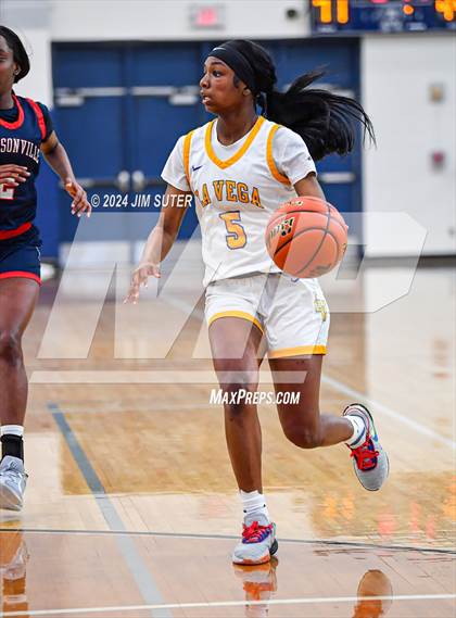 Thumbnail 2 in La Vega vs Madisonville (UIL 4A Reg III Final) photogallery.