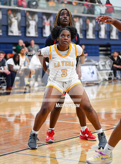 Thumbnail 3 in La Vega vs Madisonville (UIL 4A Reg III Final) photogallery.