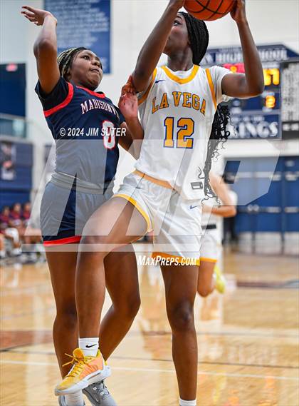 Thumbnail 3 in La Vega vs Madisonville (UIL 4A Reg III Final) photogallery.
