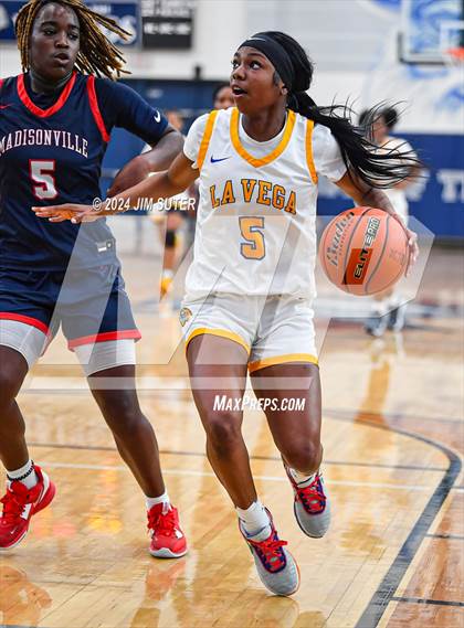 Thumbnail 3 in La Vega vs Madisonville (UIL 4A Reg III Final) photogallery.