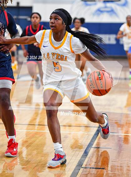 Thumbnail 2 in La Vega vs Madisonville (UIL 4A Reg III Final) photogallery.