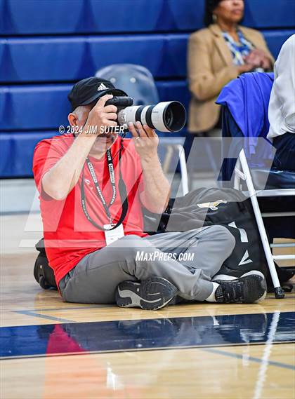 Thumbnail 3 in La Vega vs Madisonville (UIL 4A Reg III Final) photogallery.