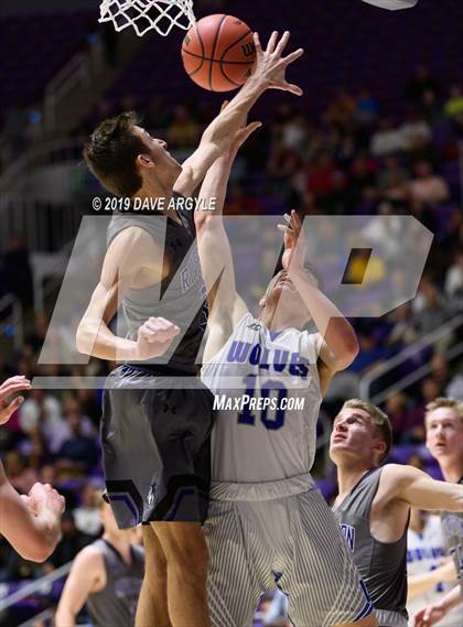 Thumbnail 2 in Fremont vs. Riverton (UHSAA 6A Quarterfinal) photogallery.