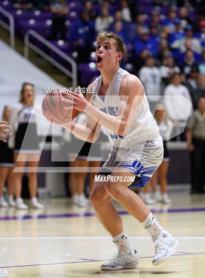 Thumbnail 2 in Fremont vs. Riverton (UHSAA 6A Quarterfinal) photogallery.