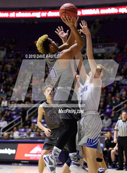 Thumbnail 3 in Fremont vs. Riverton (UHSAA 6A Quarterfinal) photogallery.