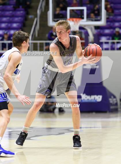 Thumbnail 3 in Fremont vs. Riverton (UHSAA 6A Quarterfinal) photogallery.